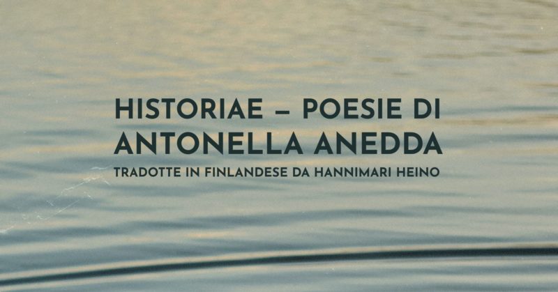 Vettä ja teksti päällä.