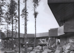 Kuva Aalto yliopiston päärakennuksesta Dipolista