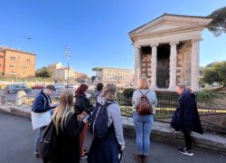 Opsikelijoita roomalaisilla raunioilla