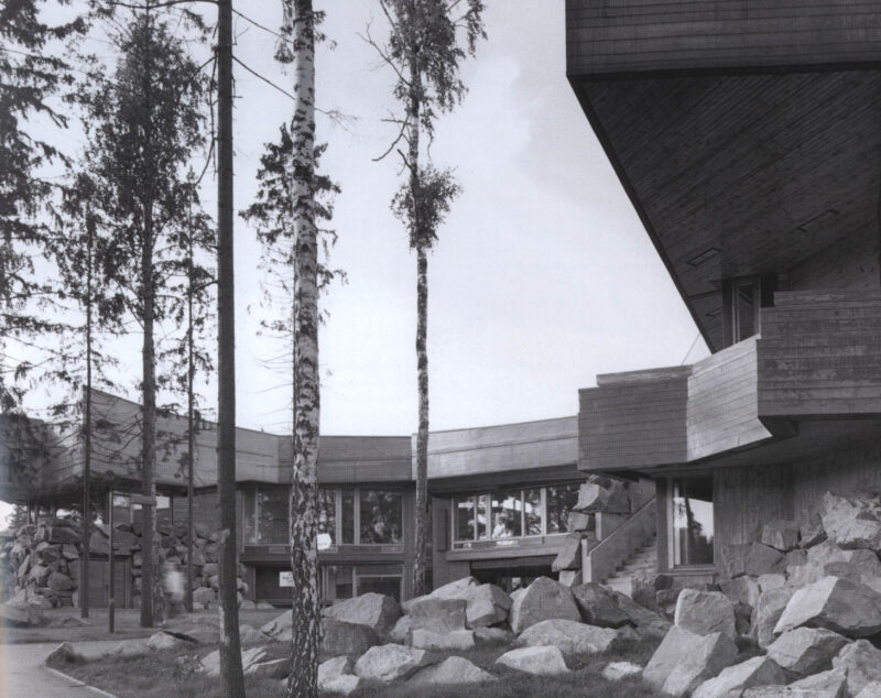 Kuva Aalto yliopiston päärakennuksesta Dipolista